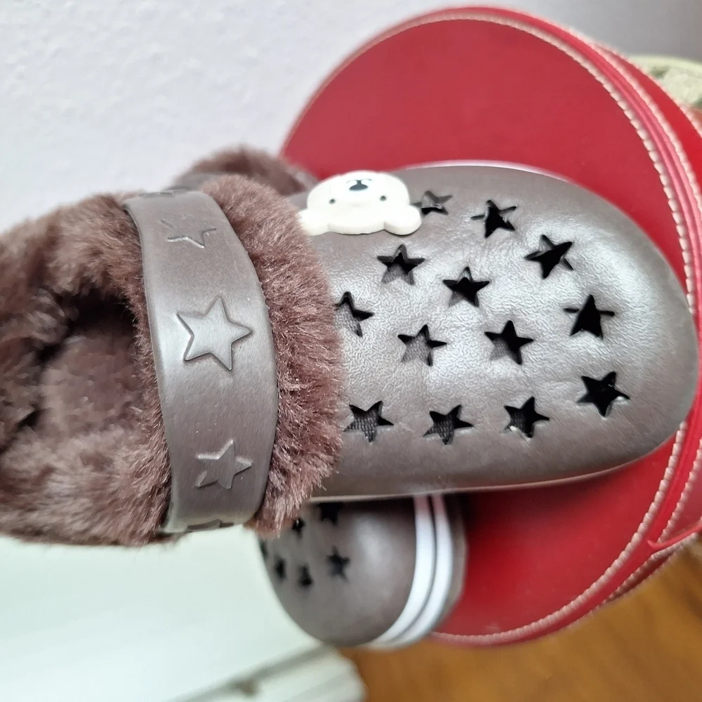 Brown Star Cutout Clogs with Fur Lining
